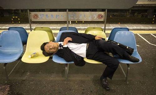 日本地铁豪放,豪放生活与独特文化碰撞的都市画卷